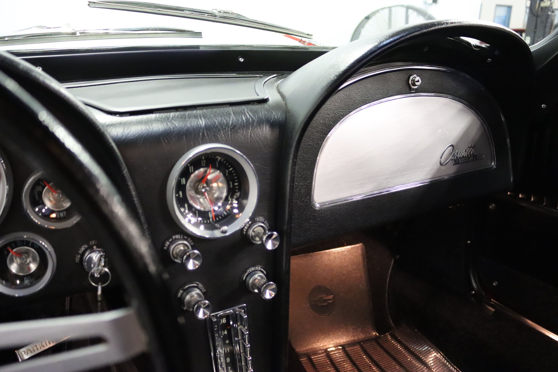 1963 Chevrolet Corvette Split-Window thumbnail 21