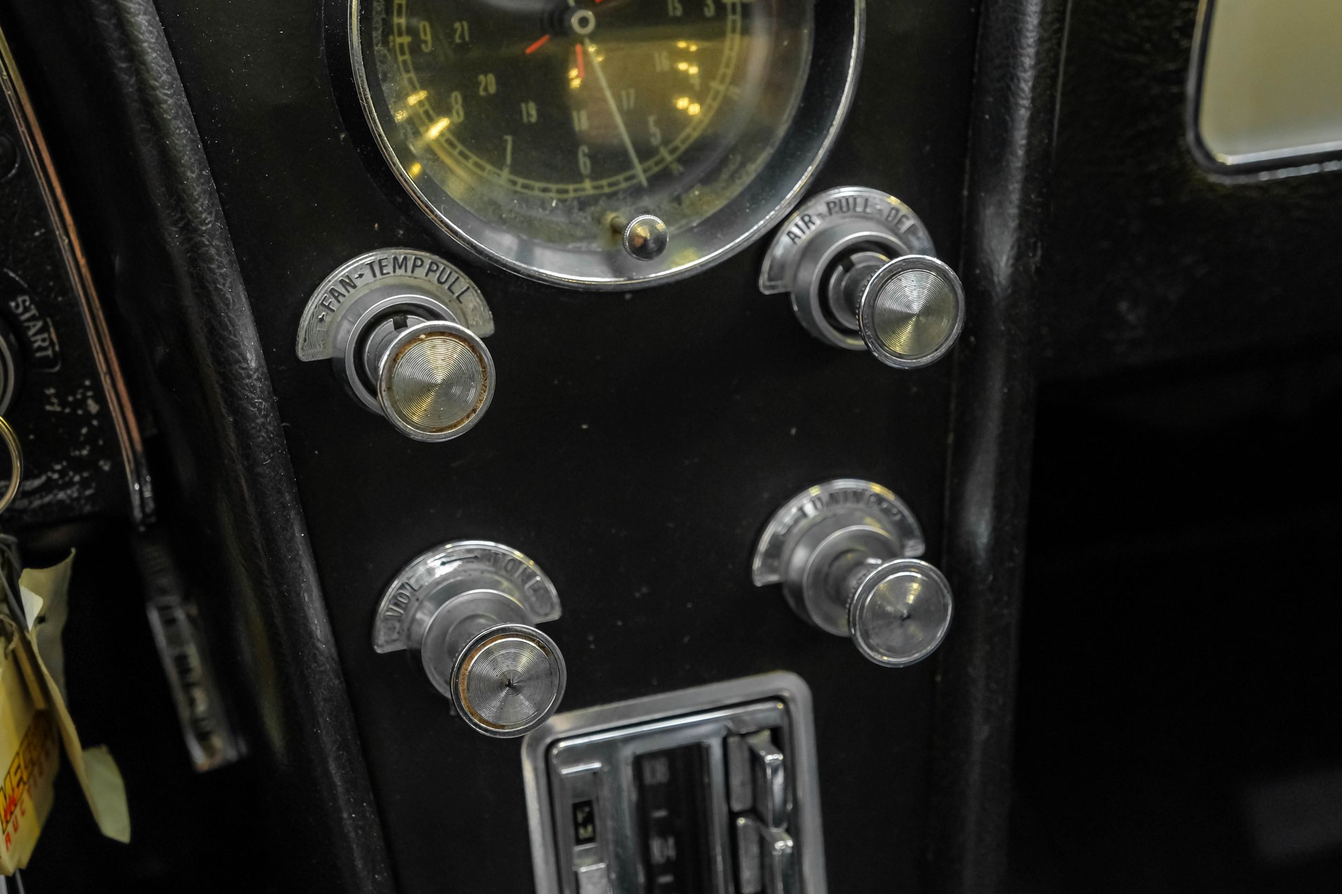 1965 Chevrolet Corvette Convertible L78 thumbnail 12