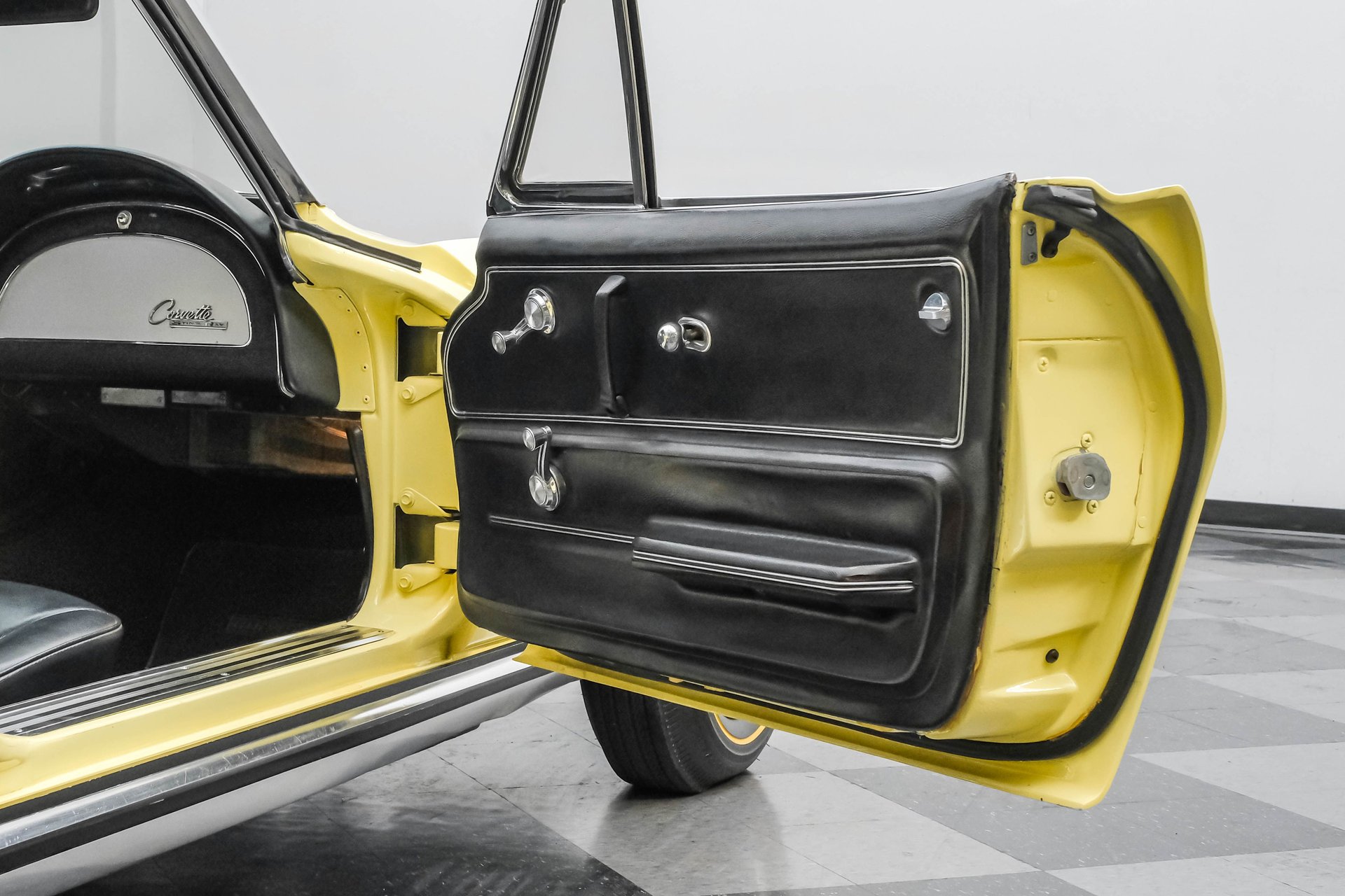 1965 Chevrolet Corvette Convertible L78 thumbnail 13