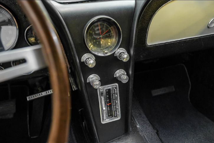 1965 Chevrolet Corvette Convertible L78 thumbnail 26