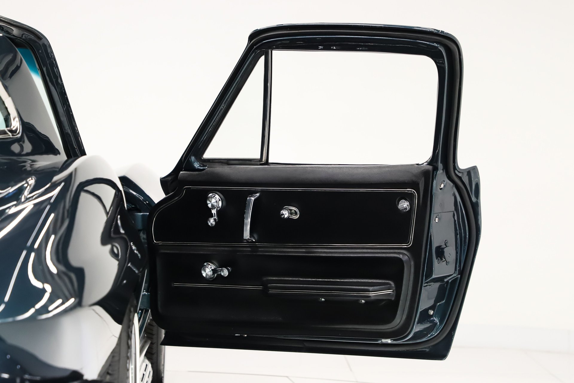 1966 Chevrolet Corvette thumbnail 32