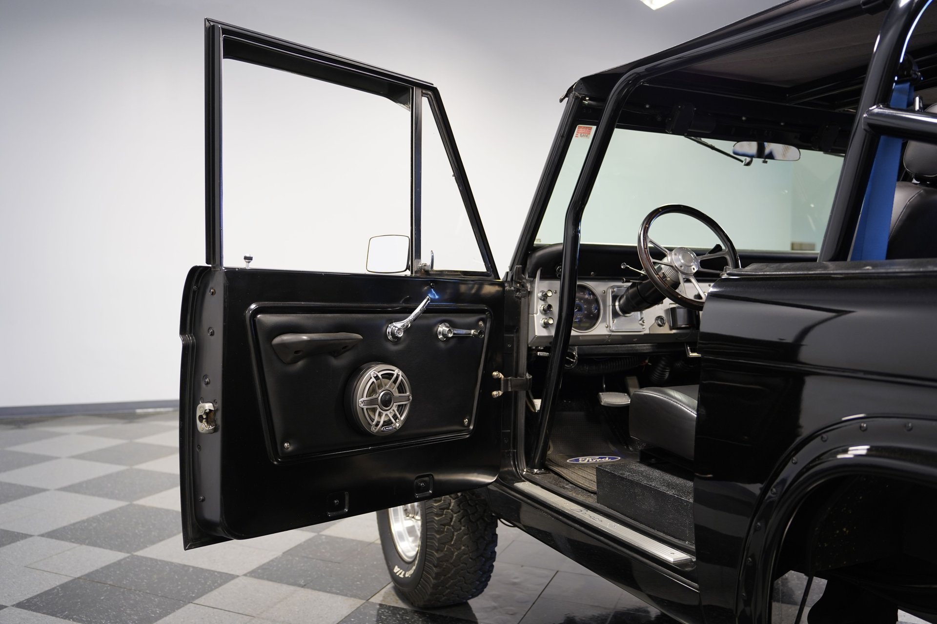 1966 Ford Bronco 4x4 Restomod thumbnail 14