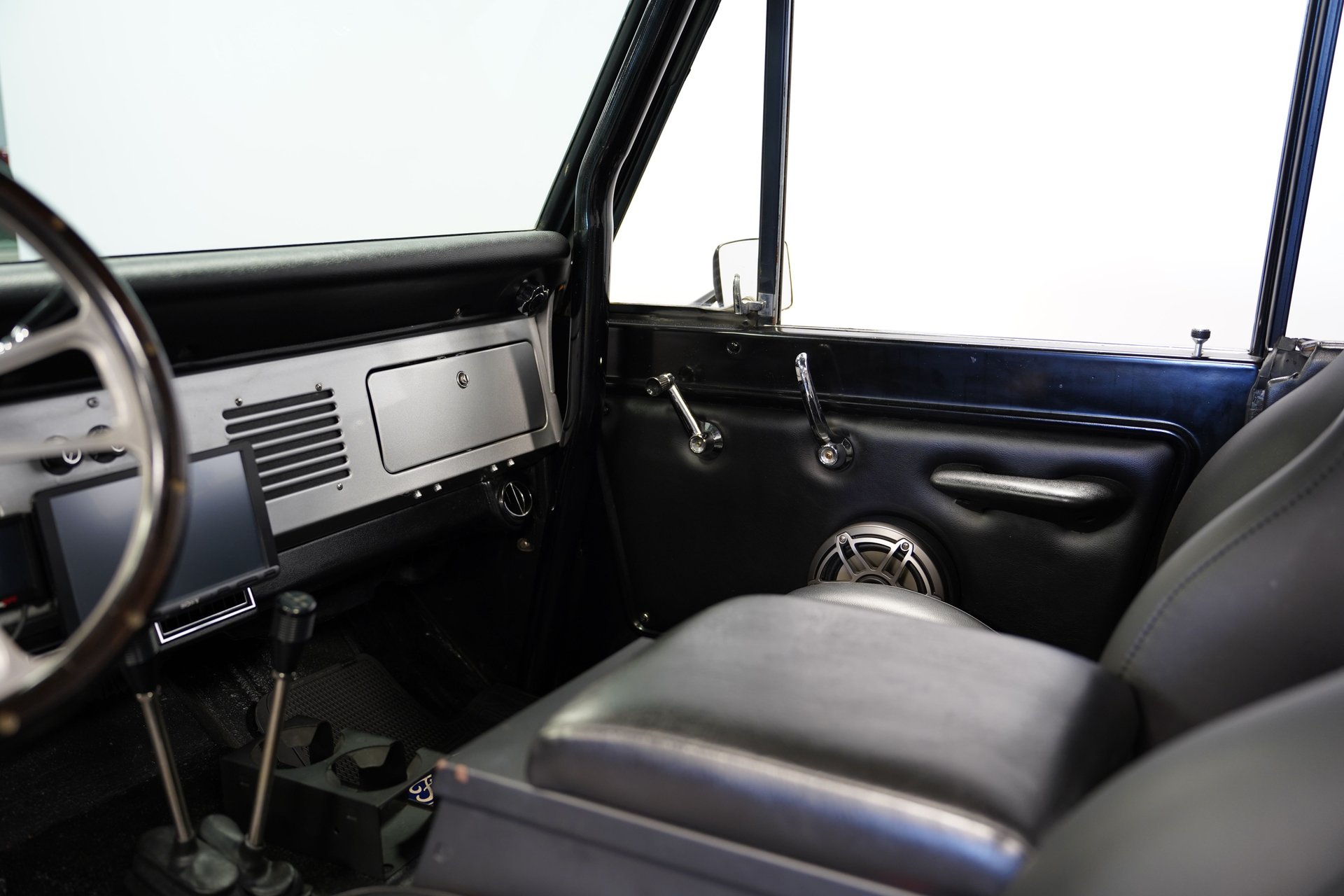1966 Ford Bronco 4x4 Restomod thumbnail 17