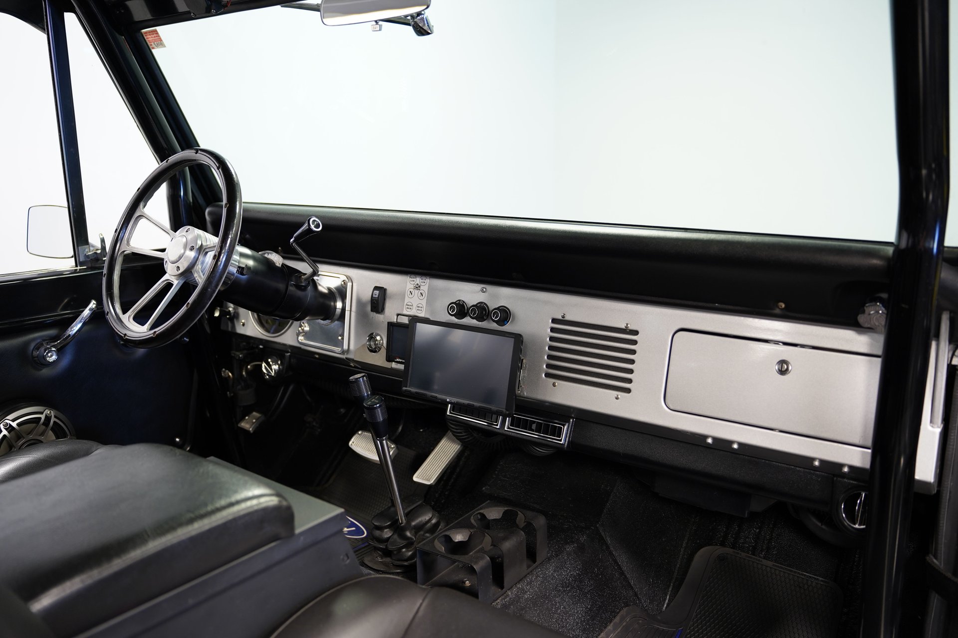1966 Ford Bronco 4x4 Restomod thumbnail 23