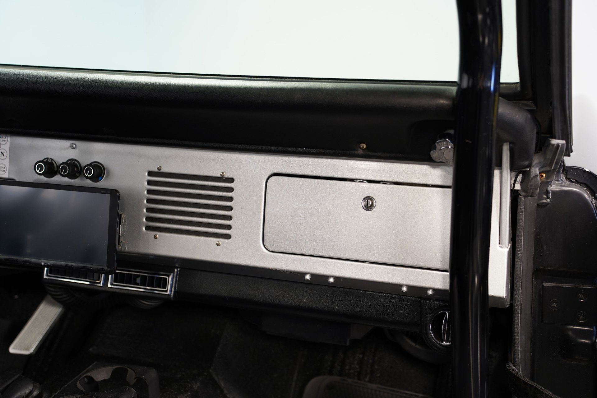1966 Ford Bronco 4x4 Restomod thumbnail 25