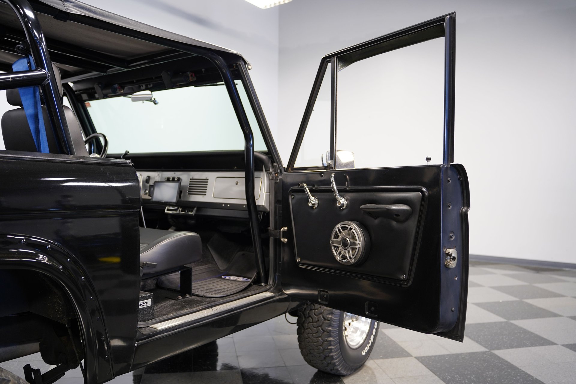 1966 Ford Bronco 4x4 Restomod thumbnail 27