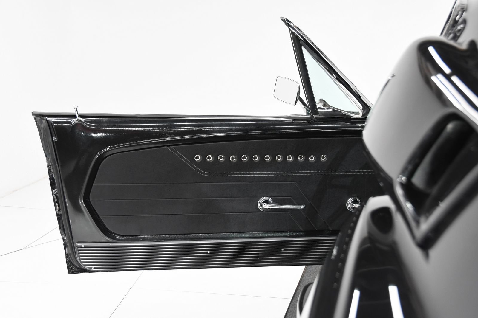 1967 Ford Mustang thumbnail 34