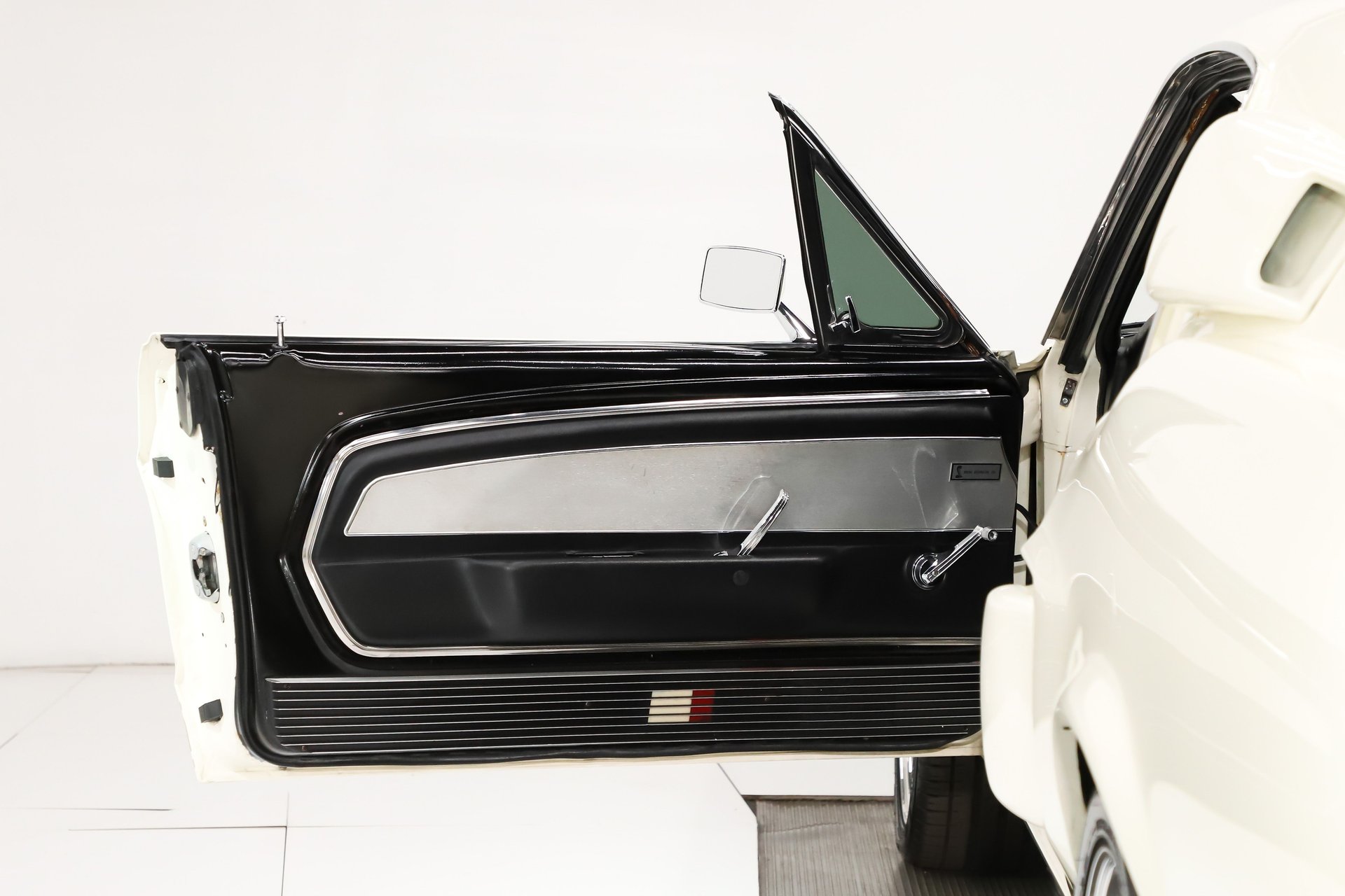1967 Ford Mustang Restomod thumbnail 7