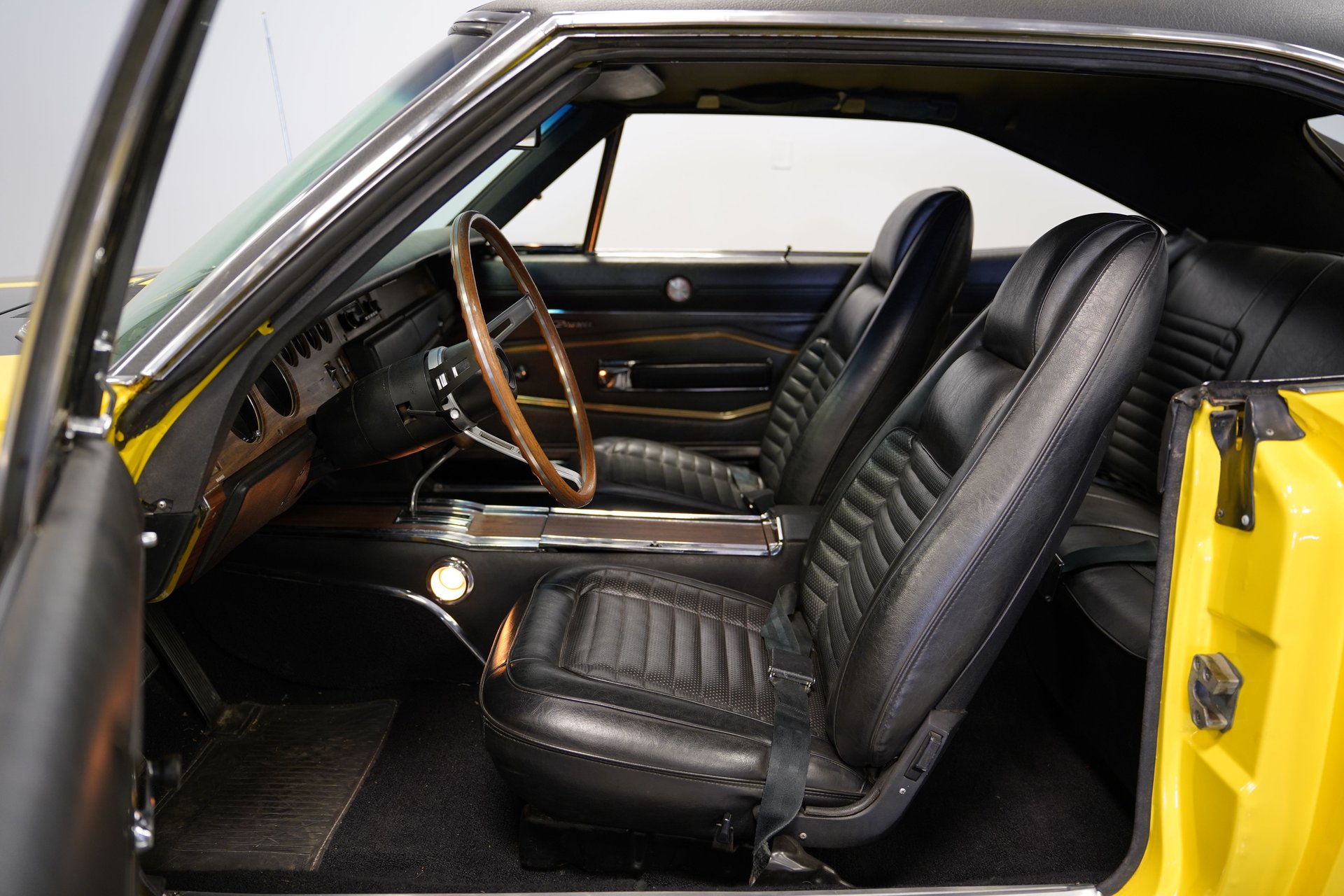 1970 Dodge Charger R/T 426 Hemi thumbnail 4