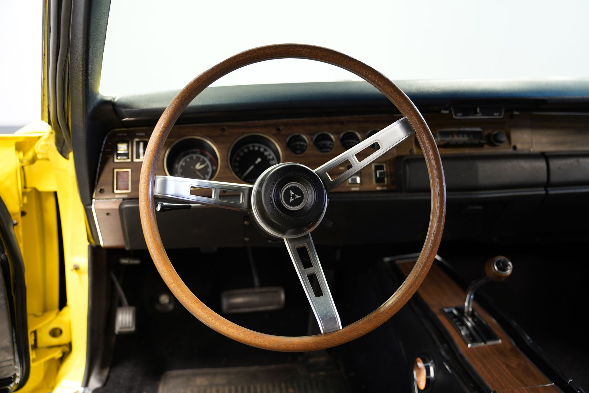 1970 Dodge Charger R/T 426 Hemi thumbnail 5