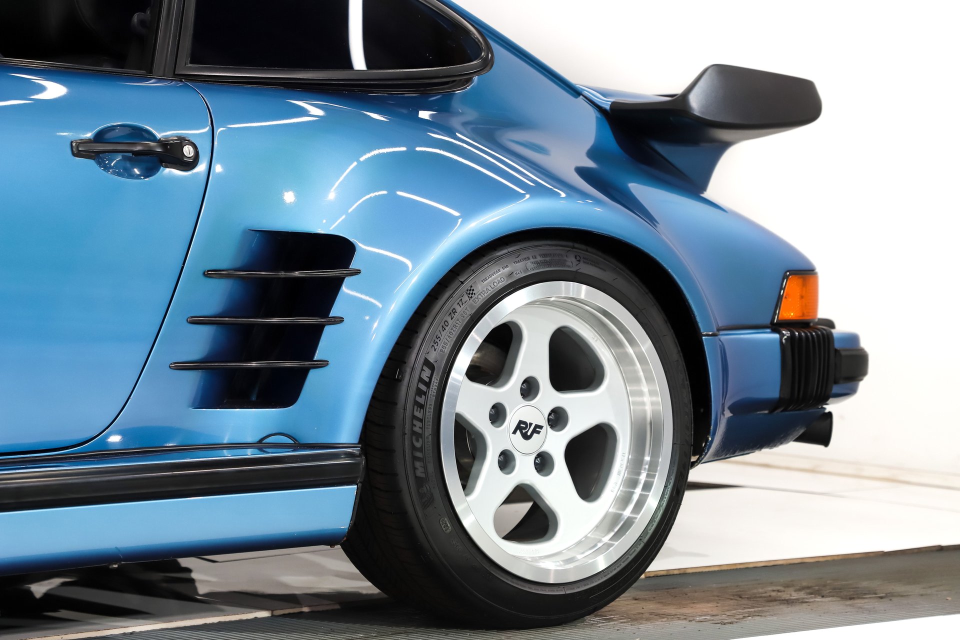 1974 Porsche 911 thumbnail 10
