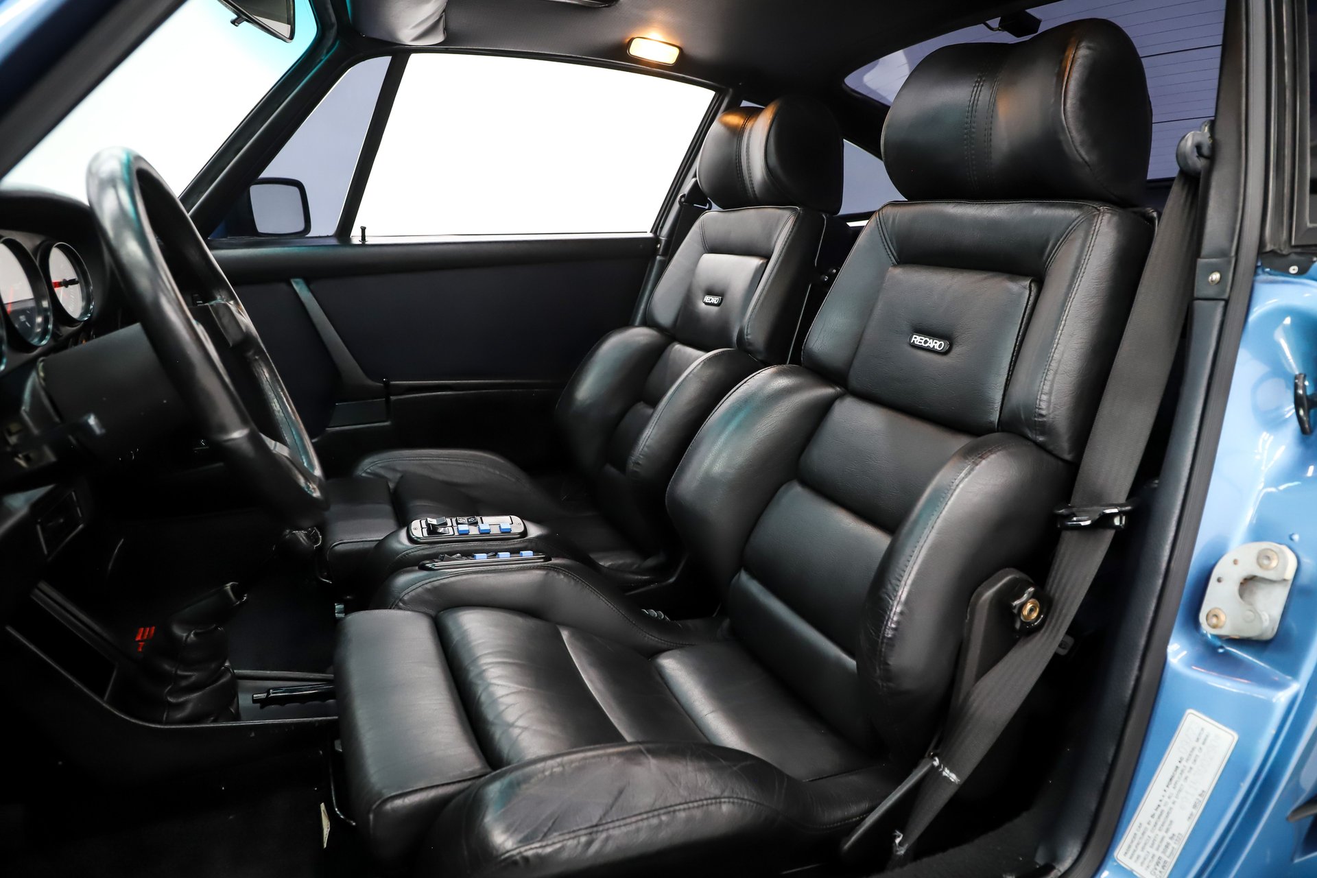1974 Porsche 911 thumbnail 11