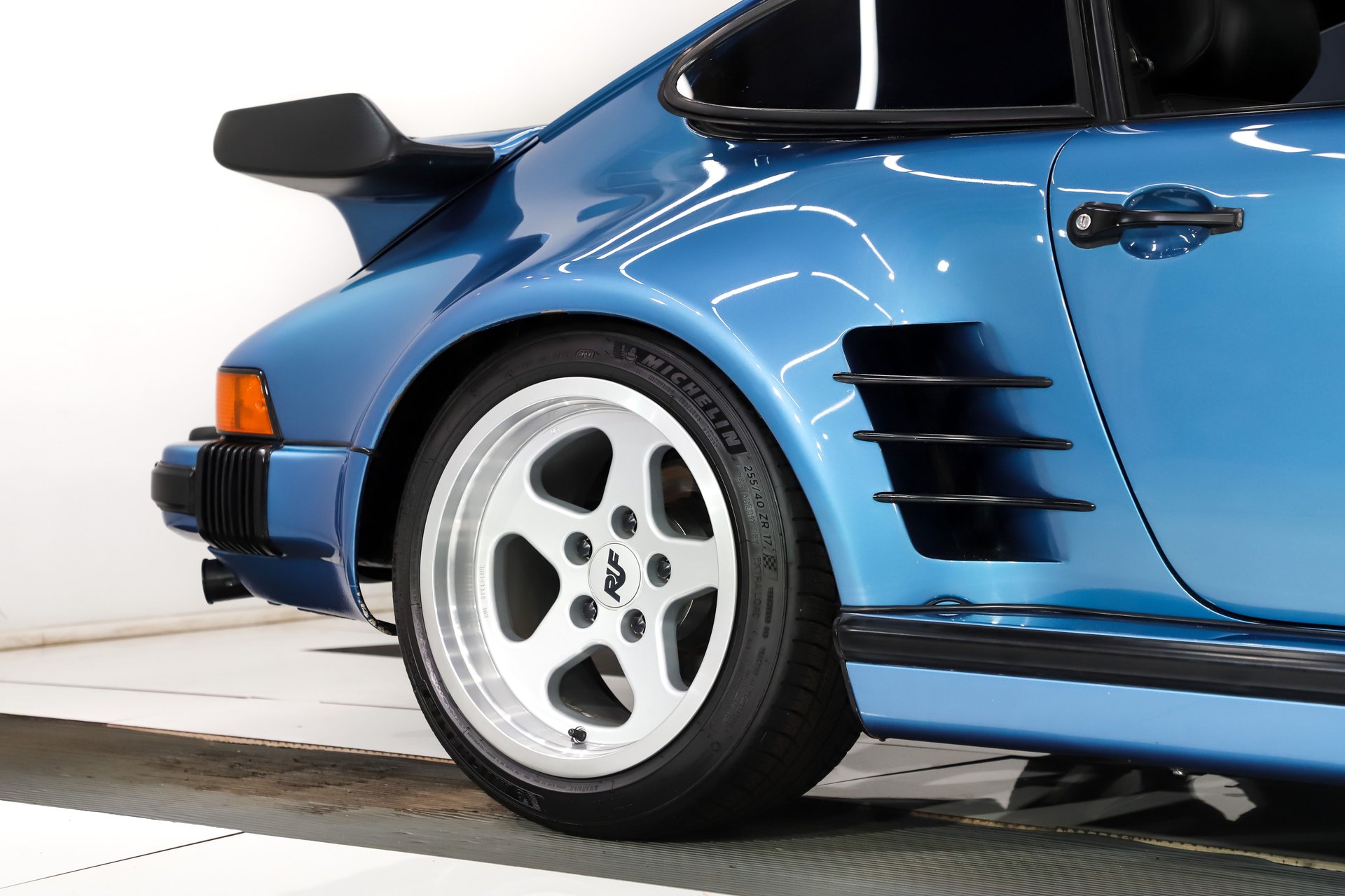 1974 Porsche 911 thumbnail 32